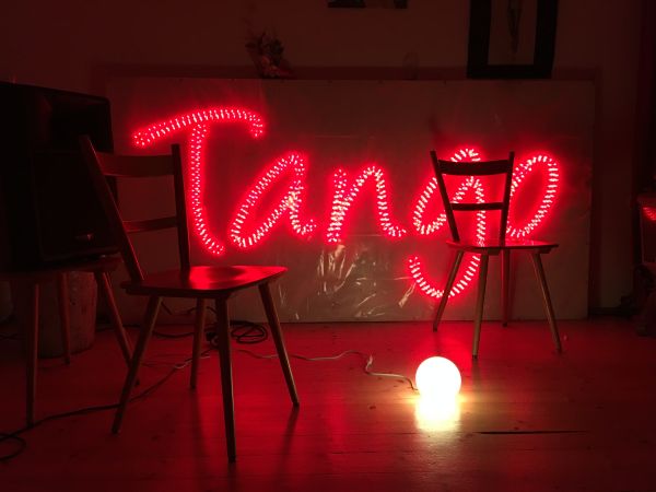 Unser "Markenzeichen" - die Tango-Leuchtschrift